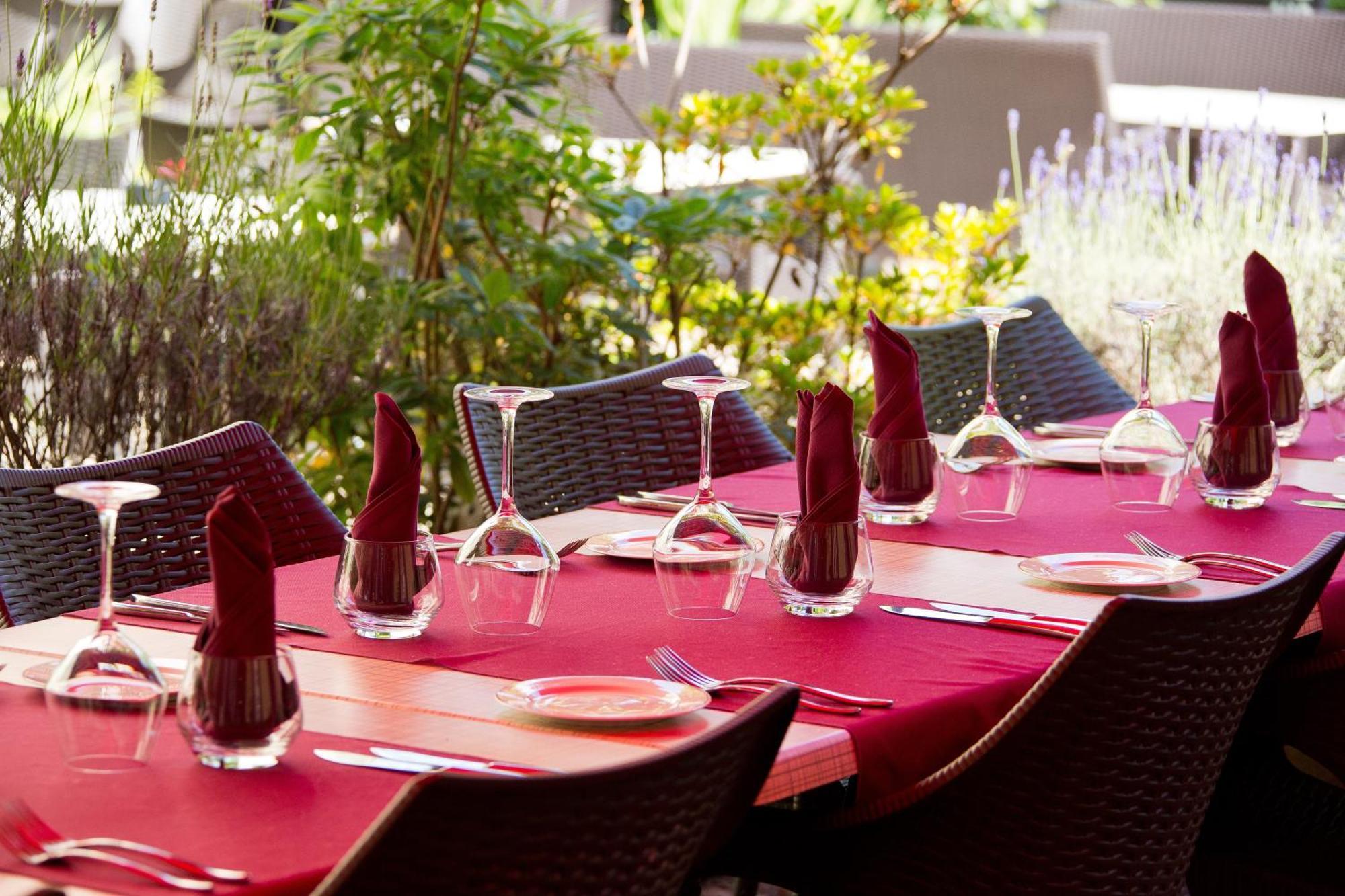 Logis Hotel-Restaurant Le Chene Vert Saint-Pourçain-sur-Sioule Exterior foto